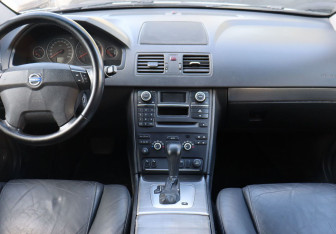 Подержанный автомобиль Volvo XC90 2010 года (15 фото)