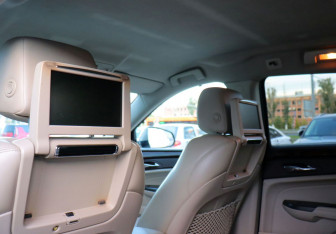 Подержанный автомобиль Cadillac SRX 2012 года (17 фото)