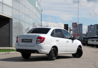 Подержанный автомобиль LADA (ВАЗ) Granta Sedan 2023 года (5 фото)