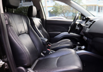 Подержанный автомобиль Mitsubishi Outlander 2008 года (10 фото)