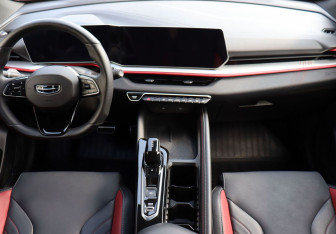 Подержанный автомобиль Geely Coolray 2024 года (11 фото)