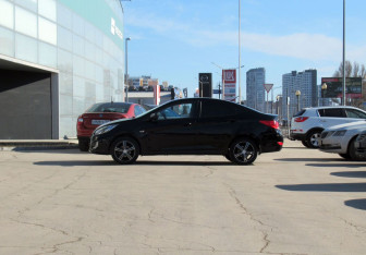 Подержанный автомобиль Hyundai Solaris Sedan 2013 года (8 фото)