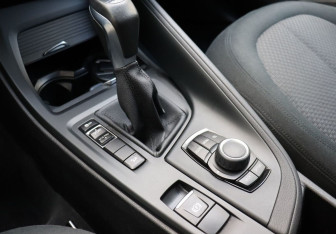 Подержанный автомобиль BMW X1 2016 года (17 фото)