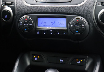 Подержанный автомобиль Hyundai ix35 2014 года (17 фото)