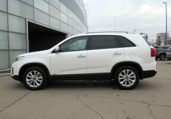 Подержанный автомобиль Kia Sorento 2017 года (8 фото)