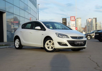Подержанный автомобиль Opel Astra Hatchback 2013 года (3 фото)