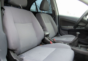 Подержанный автомобиль Nissan Almera Sedan 2004 года (11 фото)