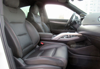 Подержанный автомобиль Geely Tugella 2023 года (10 фото)