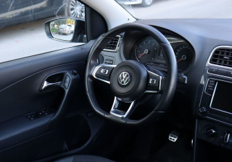 Подержанный автомобиль Volkswagen Polo Sedan 2018 года (12 фото)
