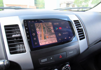 Подержанный автомобиль Citroen C-Crosser 2011 года (15 фото)