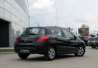 Подержанный автомобиль Peugeot 308 Hatchback 2011 года (5 фото)