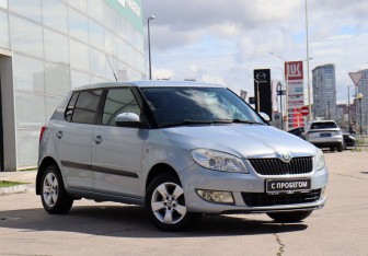 Подержанный автомобиль Skoda Fabia Hatchback 2010 года (3 фото)