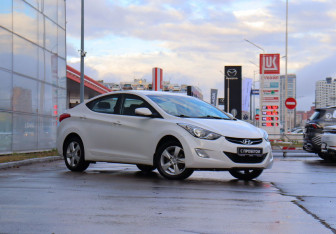 Подержанный автомобиль Hyundai Elantra Sedan 2013 года (2 фото)