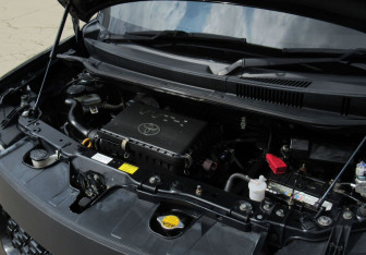 Подержанный автомобиль Toyota bB Compactvan 2011 года (11 фото)