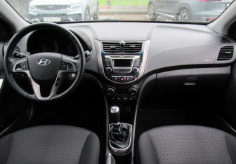 Подержанный автомобиль Hyundai Solaris Hatchback 2014 года (13 фото)