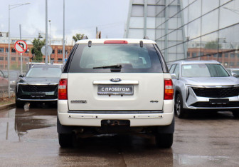 Подержанный автомобиль Ford Explorer 2008 года (6 фото)