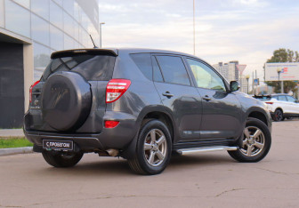 Подержанный автомобиль Toyota RAV4 2012 года (5 фото)