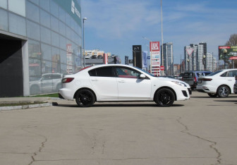 Подержанный автомобиль Mazda 3 Sedan 2011 года (4 фото)
