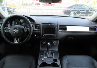 Подержанный автомобиль Volkswagen Touareg 2012 года (14 фото)