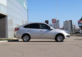 Подержанный автомобиль LADA (ВАЗ) Granta Liftback 2024 года (4 фото)