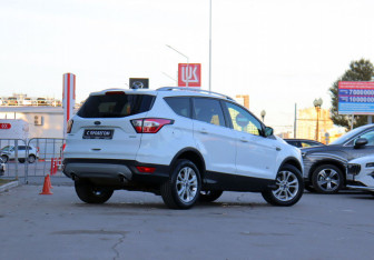 Подержанный автомобиль Ford Kuga 2016 года (5 фото)