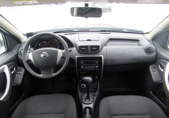 Подержанный автомобиль Nissan Terrano 2016 года (17 фото)