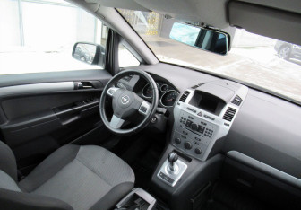 Подержанный автомобиль Opel Zafira Compactvan 2011 года (16 фото)