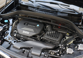 Подержанный автомобиль BMW X1 2016 года (11 фото)