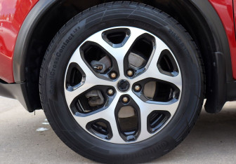 Подержанный автомобиль Nissan Juke 2011 года (9 фото)