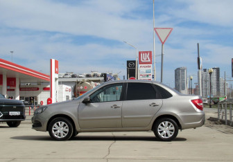 Подержанный автомобиль LADA (ВАЗ) Granta Sedan 2021 года (8 фото)