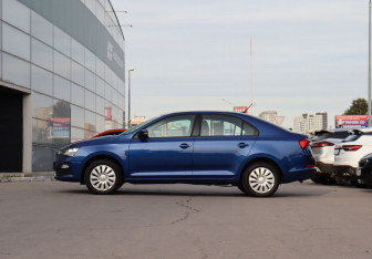 Подержанный автомобиль Skoda Rapid Liftback 2021 года (8 фото)