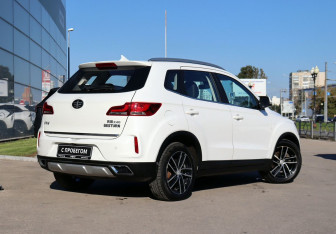 Подержанный автомобиль FAW Besturn X40 2019 года (5 фото)