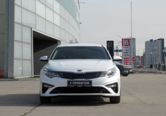 Подержанный автомобиль Kia Optima Sedan 2019 года (2 фото)