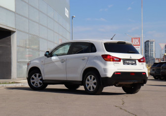 Подержанный автомобиль Mitsubishi ASX 2012 года (7 фото)