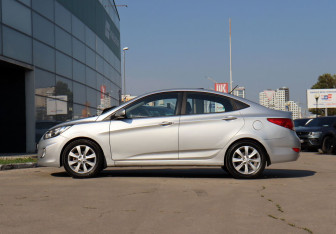 Подержанный автомобиль Hyundai Solaris Sedan 2011 года (8 фото)