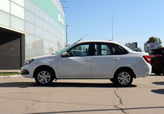 Подержанный автомобиль LADA (ВАЗ) Granta Sedan 2023 года (8 фото)