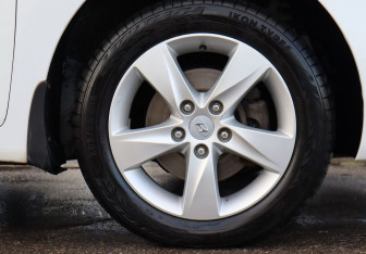 Подержанный автомобиль Hyundai Elantra Sedan 2013 года (8 фото)