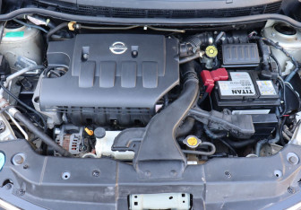 Подержанный автомобиль Nissan Tiida Hatchback 2011 года (20 фото)