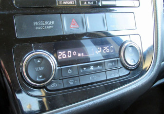 Подержанный автомобиль Mitsubishi Outlander 2016 года (19 фото)