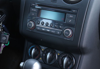 Подержанный автомобиль Nissan Qashqai 2012 года (16 фото)