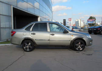 Подержанный автомобиль LADA (ВАЗ) Granta Sedan 2012 года (4 фото)