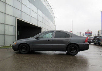 Подержанный автомобиль Volvo S60 2004 года (8 фото)