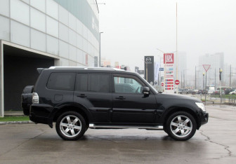 Подержанный автомобиль Mitsubishi Pajero 2008 года (4 фото)
