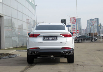 Подержанный автомобиль Geely Tugella 2023 года (6 фото)