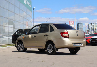 Подержанный автомобиль LADA (ВАЗ) Granta Sedan 2013 года (7 фото)