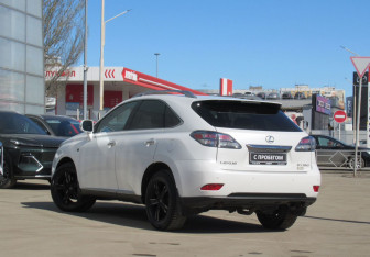 Подержанный автомобиль Lexus RX 2010 года (7 фото)