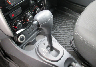 Подержанный автомобиль Nissan Terrano 2016 года (15 фото)