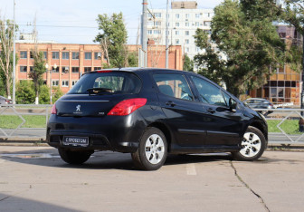 Подержанный автомобиль Peugeot 308 Hatchback 2011 года (5 фото)