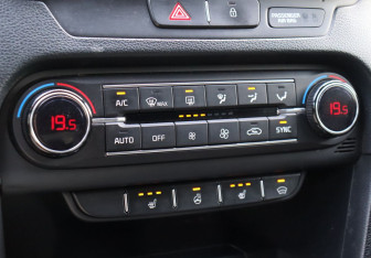 Подержанный автомобиль Kia Ceed Hatchback 2019 года (16 фото)