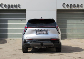 Подержанный автомобиль Geely Atlas 2024 года (6 фото)